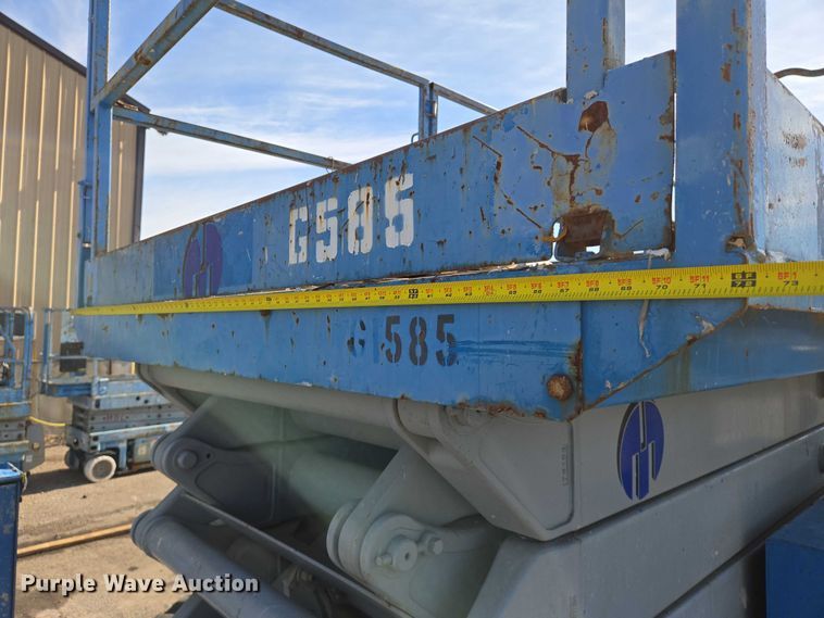 image for item EO0845 2004 Genie GS-4390 scissor lift