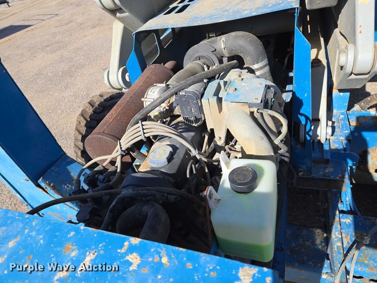 image for item EO0845 2004 Genie GS-4390 scissor lift