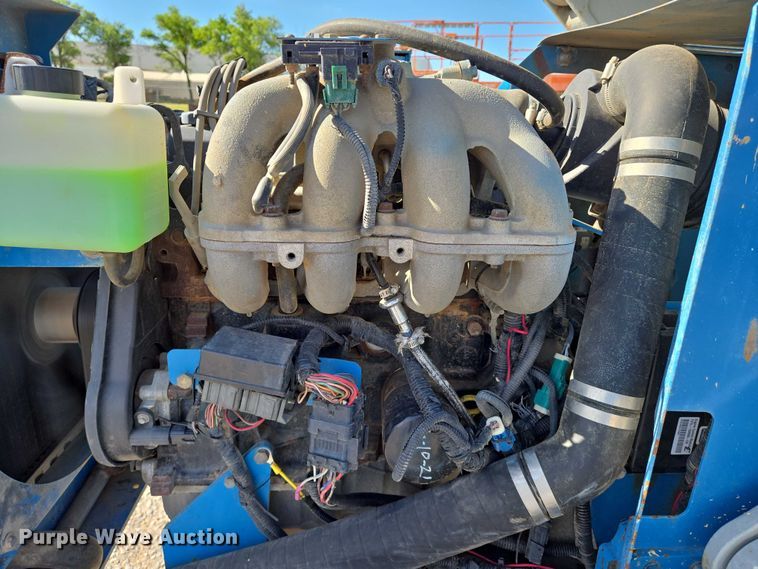 image for item EO0845 2004 Genie GS-4390 scissor lift