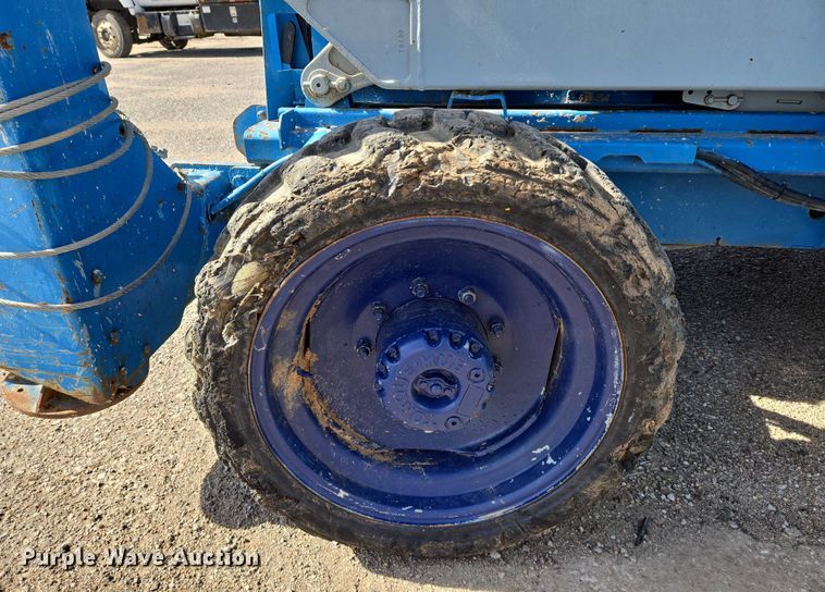 image for item EO0845 2004 Genie GS-4390 scissor lift