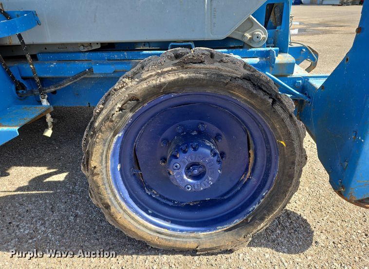 image for item EO0845 2004 Genie GS-4390 scissor lift