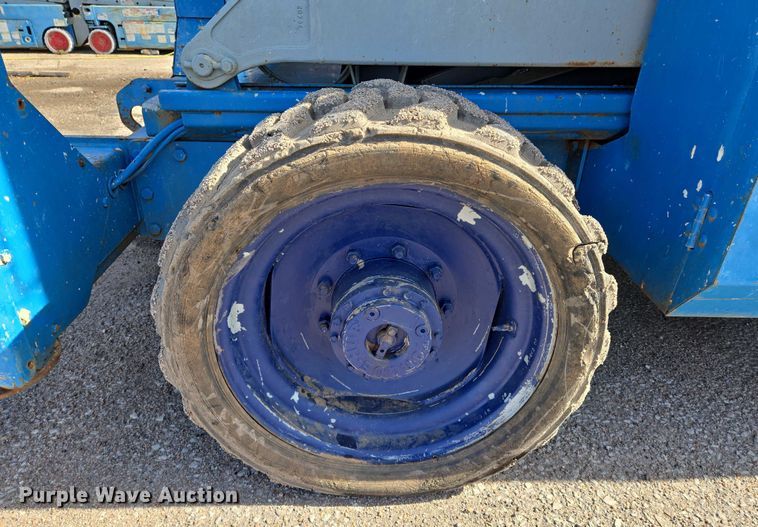 image for item EO0845 2004 Genie GS-4390 scissor lift