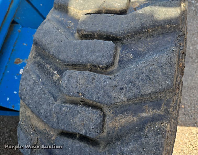 image for item EO0845 2004 Genie GS-4390 scissor lift