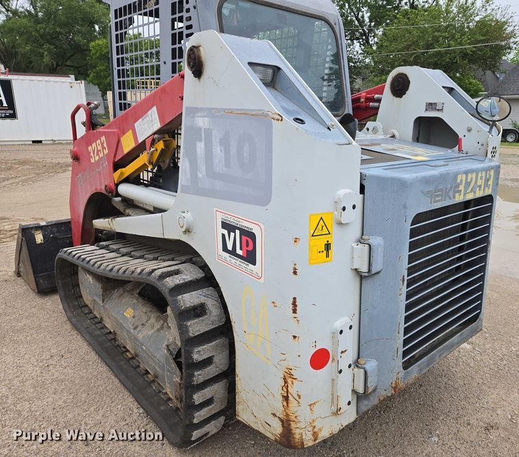 image for item EO0850 2016 Takeuchi TL10 tracked skid steer loader