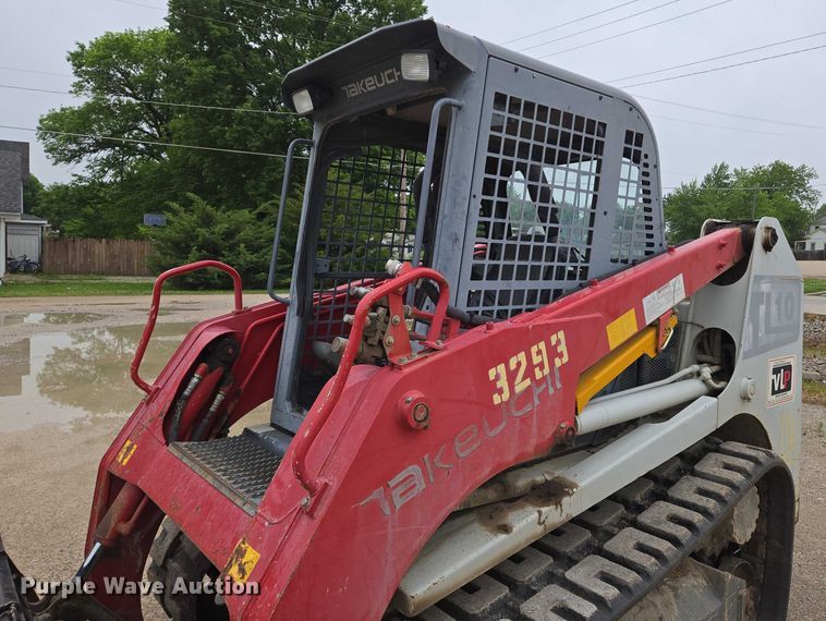 image for item EO0850 2016 Takeuchi TL10 tracked skid steer loader