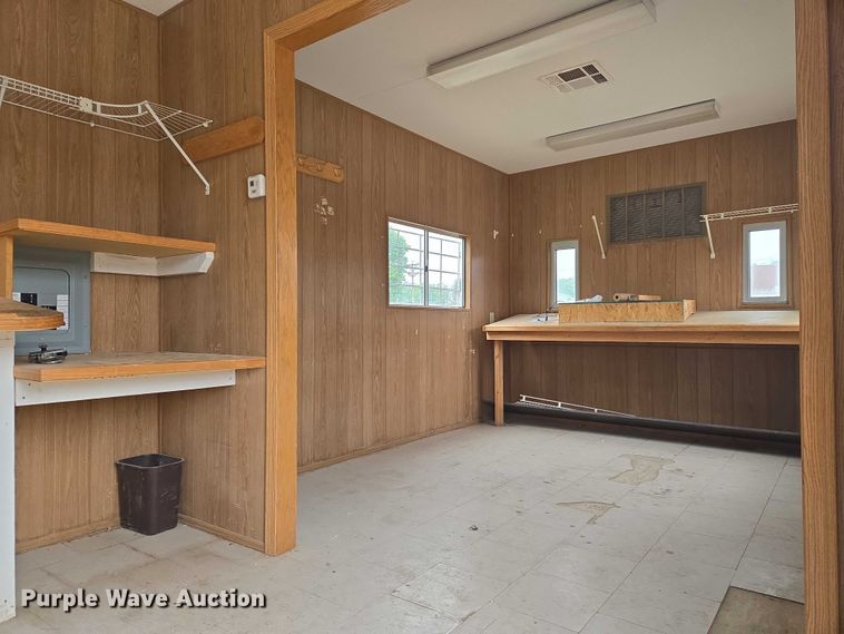 image for item EO0852 2006 Mark Line 1050T office trailer