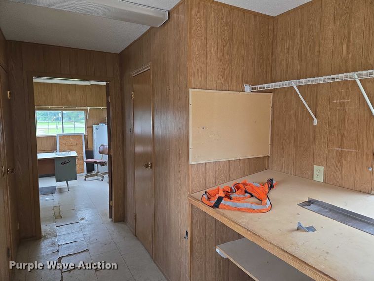 image for item EO0852 2006 Mark Line 1050T office trailer