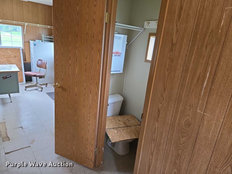 image for item EO0852 2006 Mark Line 1050T office trailer