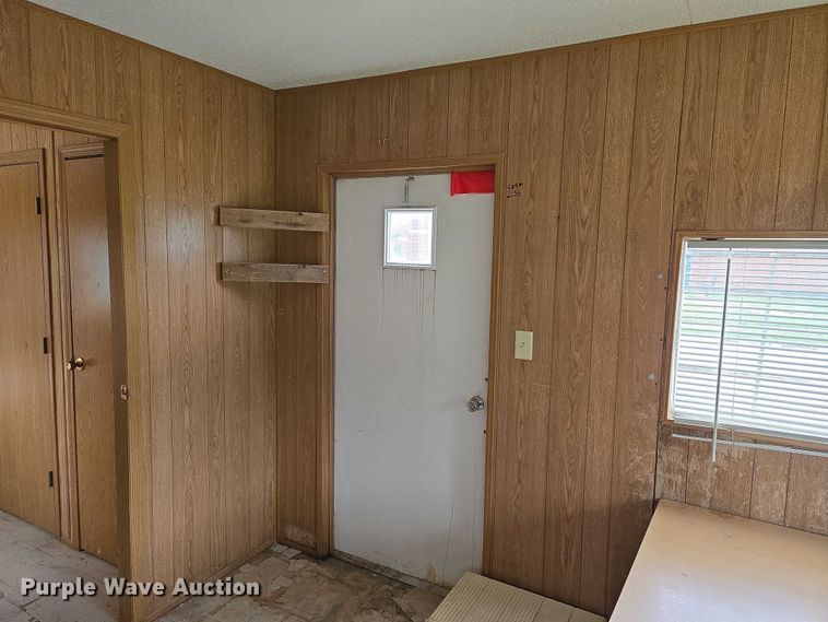 image for item EO0852 2006 Mark Line 1050T office trailer