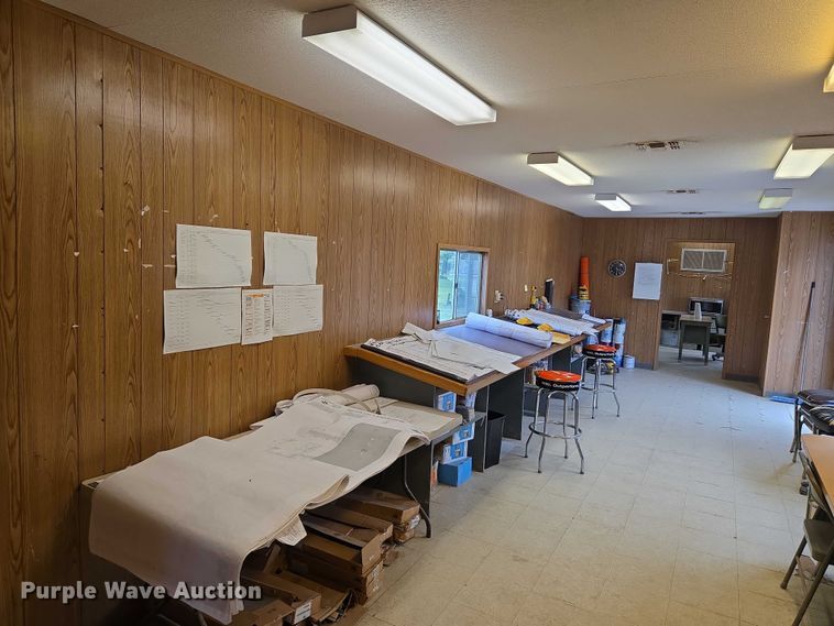 image for item EO0853 2008 Forest River office trailer