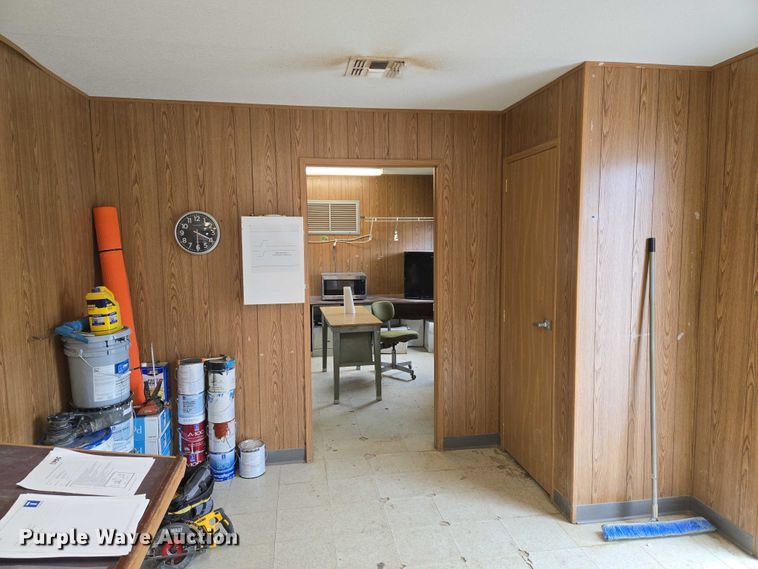 image for item EO0853 2008 Forest River office trailer