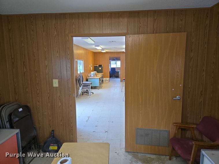 image for item EO0853 2008 Forest River office trailer