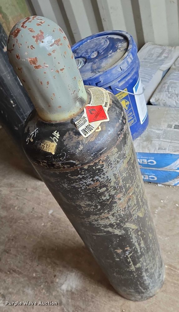 image for item EO0861 (2) welding bottles