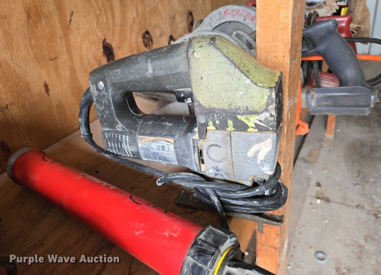 image for item EO0872 Tools