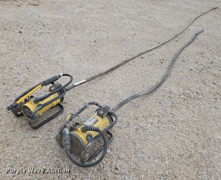 image for item EO0877 (2) Oztec concrete vibrators