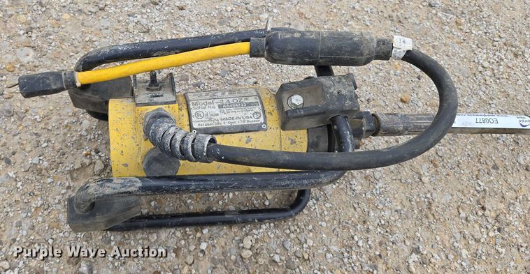 image for item EO0877 (2) Oztec concrete vibrators