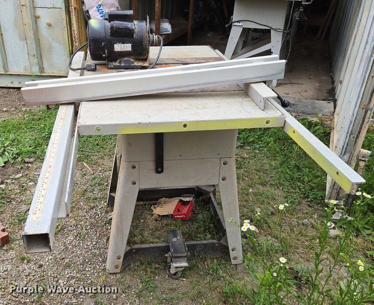 image for item EO0889 Delta table saw