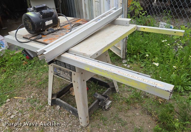 image for item EO0889 Delta table saw