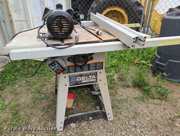 image for item EO0889 Delta table saw
