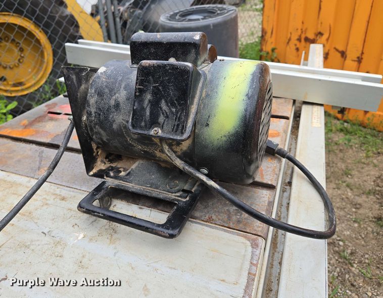 image for item EO0889 Delta table saw