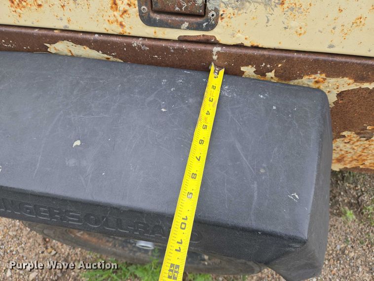 image for item EO0907 1999 Ingersoll- Rand 185 air compressor