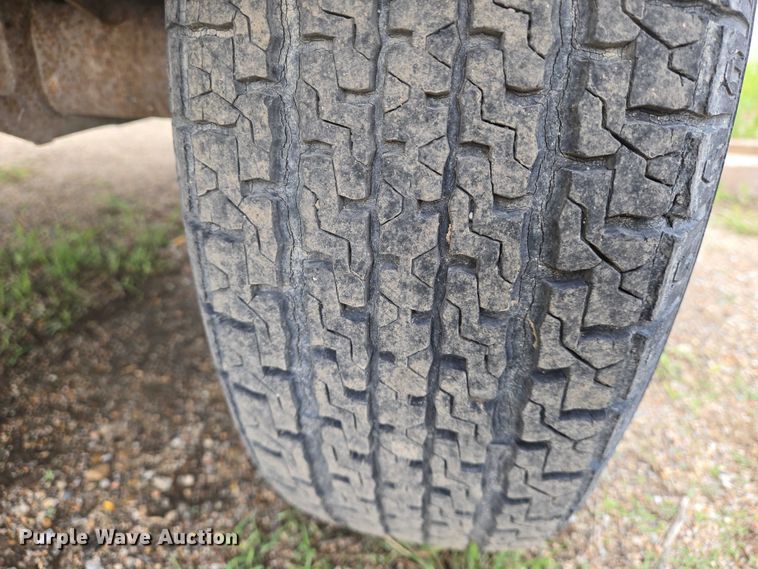 image for item EO0907 1999 Ingersoll- Rand 185 air compressor