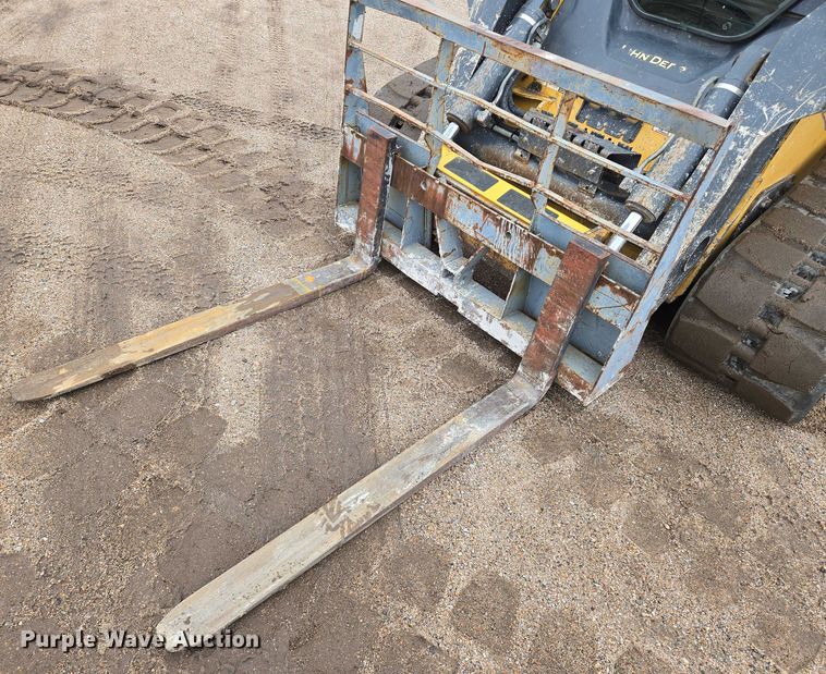 image for item EO0908 2016 John Deere 333E tracked skid steer loader