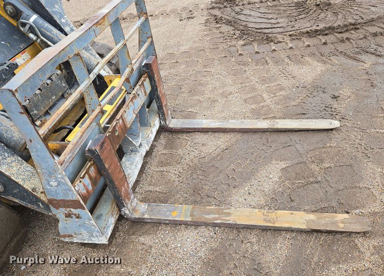 image for item EO0908 2016 John Deere 333E tracked skid steer loader