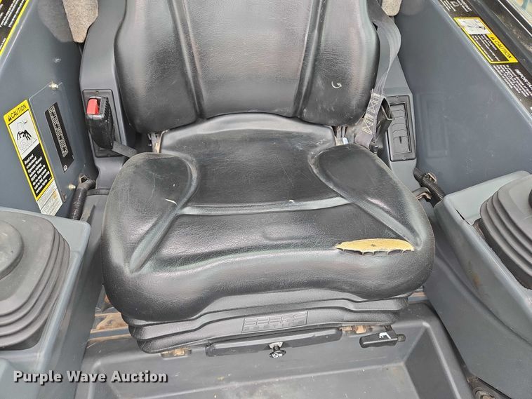 image for item EO0908 2016 John Deere 333E tracked skid steer loader