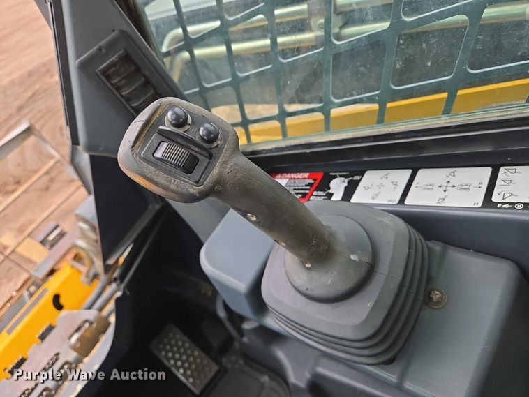 image for item EO0908 2016 John Deere 333E tracked skid steer loader