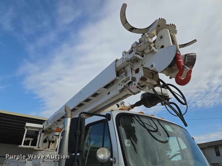 image for item EO0910 2014 Freightliner Business Class M2 digger derrick truck