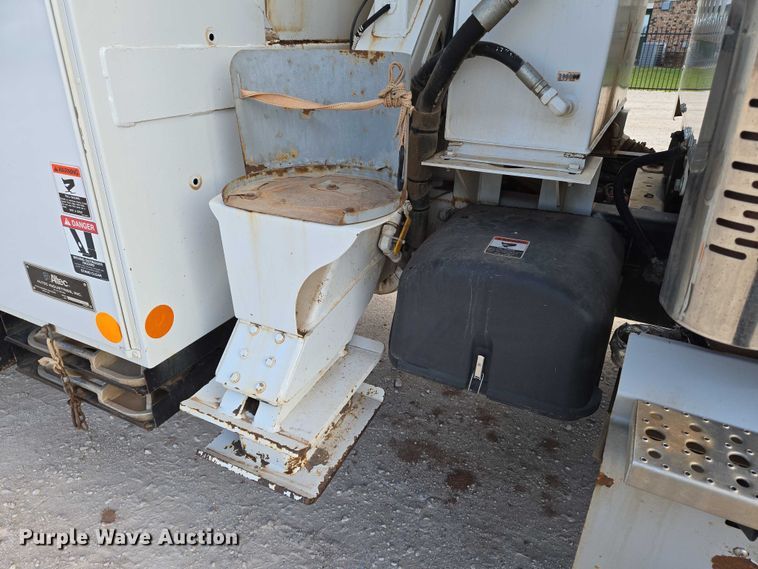 image for item EO0910 2014 Freightliner Business Class M2 digger derrick truck