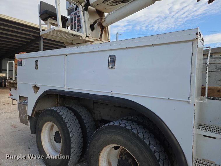 image for item EO0910 2014 Freightliner Business Class M2 digger derrick truck