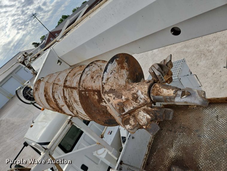 image for item EO0910 2014 Freightliner Business Class M2 digger derrick truck