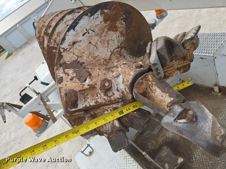 image for item EO0910 2014 Freightliner Business Class M2 digger derrick truck