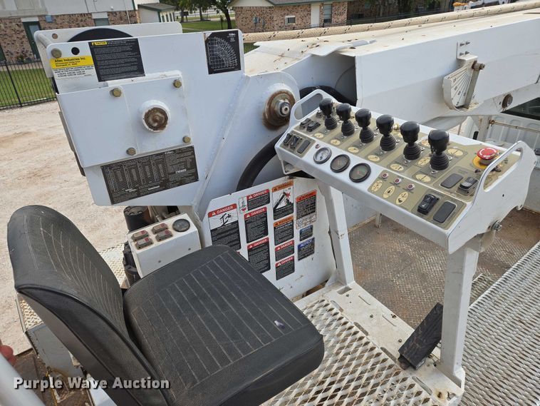 image for item EO0910 2014 Freightliner Business Class M2 digger derrick truck