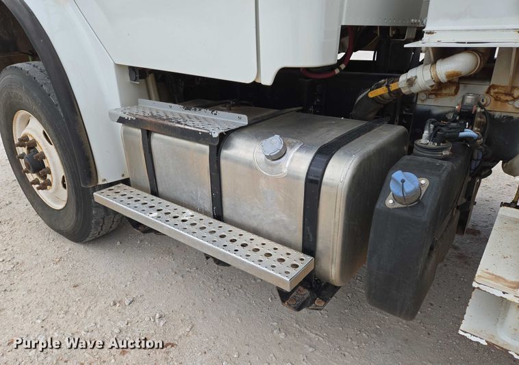 image for item EO0910 2014 Freightliner Business Class M2 digger derrick truck