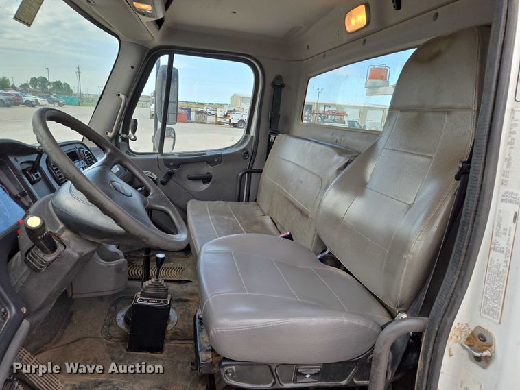 image for item EO0910 2014 Freightliner Business Class M2 digger derrick truck