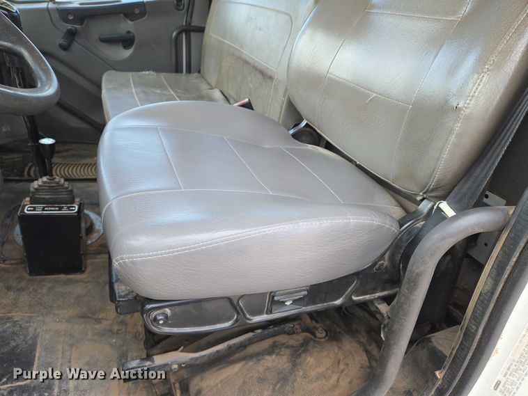 image for item EO0910 2014 Freightliner Business Class M2 digger derrick truck