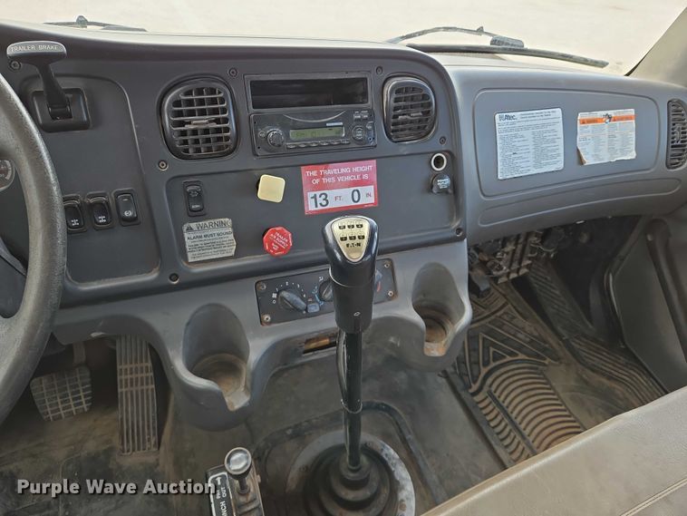 image for item EO0910 2014 Freightliner Business Class M2 digger derrick truck