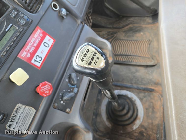 image for item EO0910 2014 Freightliner Business Class M2 digger derrick truck