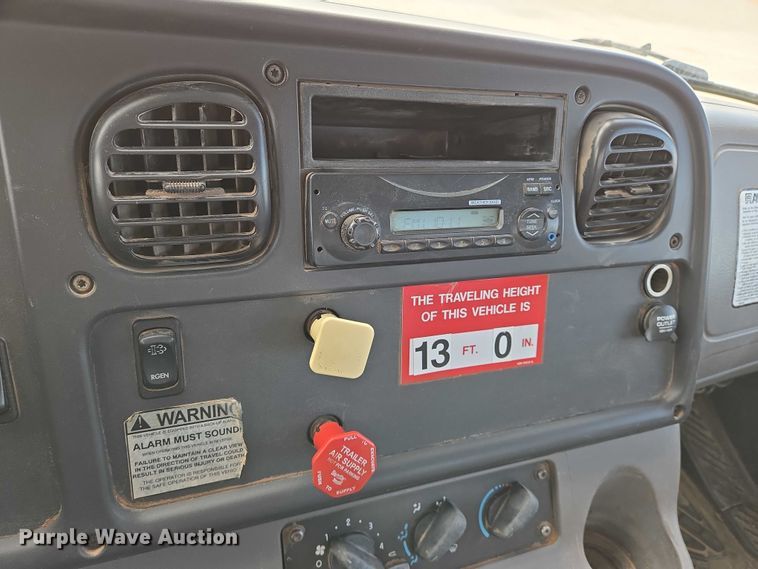 image for item EO0910 2014 Freightliner Business Class M2 digger derrick truck