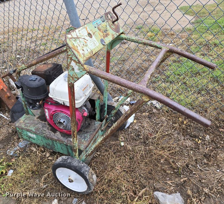 image for item EO0947 (3) roof saws