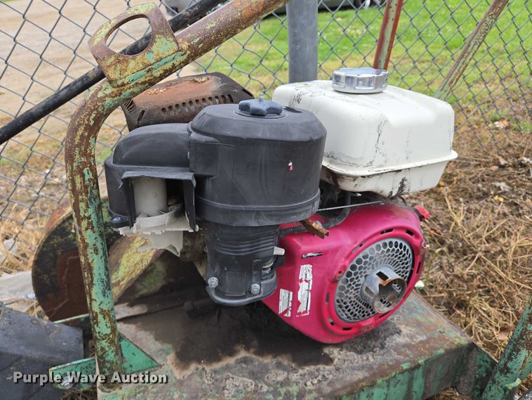 image for item EO0947 (3) roof saws