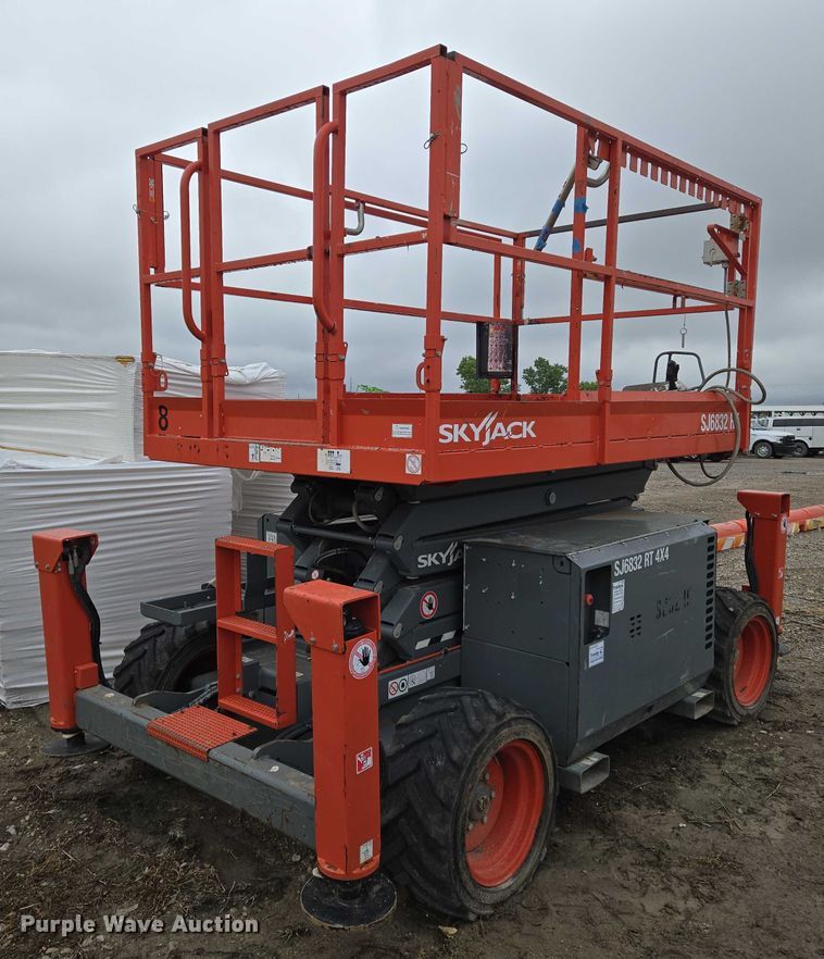 image for item EO0957 2018 Skyjack  SJ 6832RT scissor lift