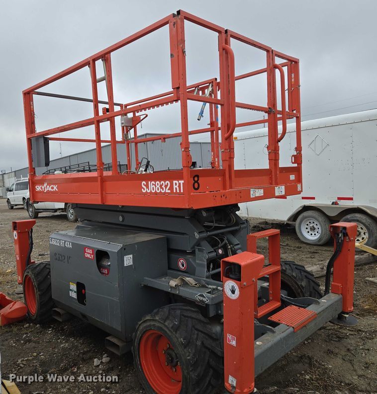 image for item EO0957 2018 Skyjack  SJ 6832RT scissor lift
