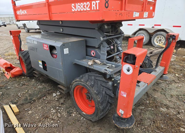 image for item EO0957 2018 Skyjack  SJ 6832RT scissor lift