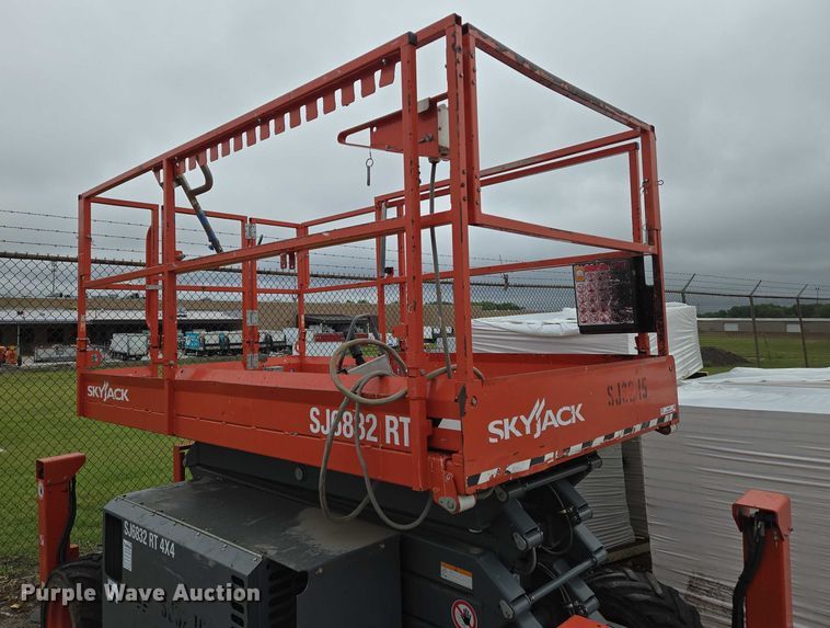 image for item EO0957 2018 Skyjack  SJ 6832RT scissor lift