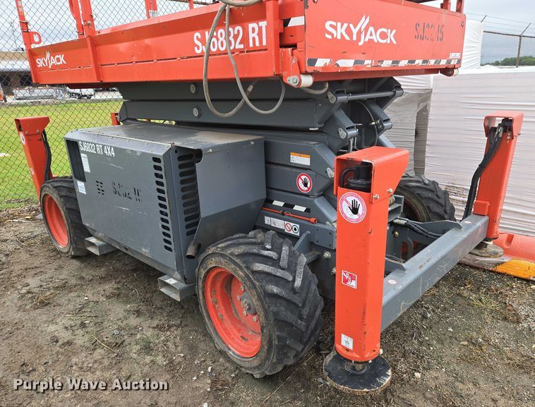 image for item EO0957 2018 Skyjack  SJ 6832RT scissor lift