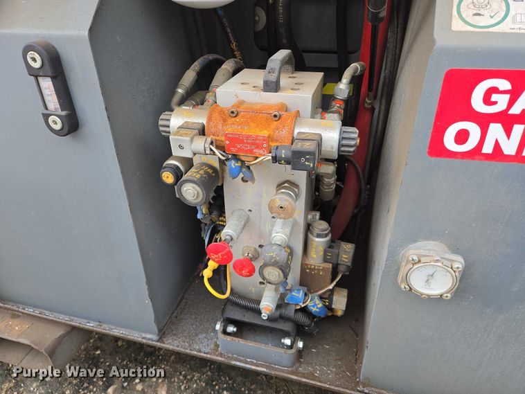 image for item EO0957 2018 Skyjack  SJ 6832RT scissor lift